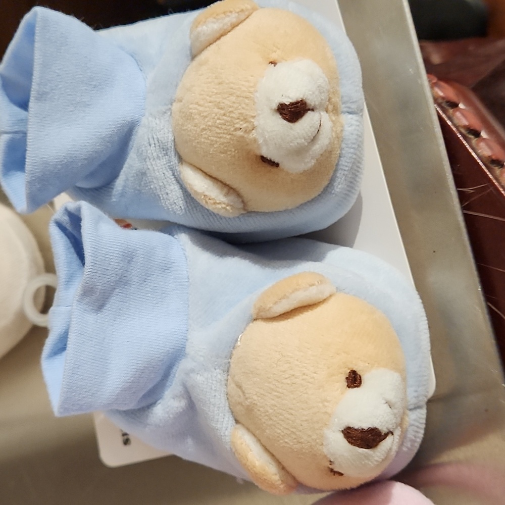 CUDDLE BEAR NEW BABY GIRL OR BOY SIZE 0-6M CUDDLE BEAR INFANT SLIPPERS